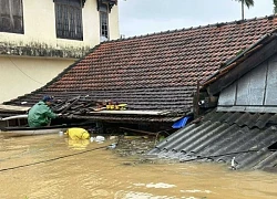 Thắt lòng cảnh đưa tang trên dòng nước lũ ở Lệ Thủy