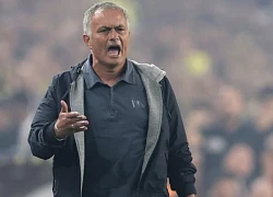 Jose Mourinho tiến thoái lưỡng nan