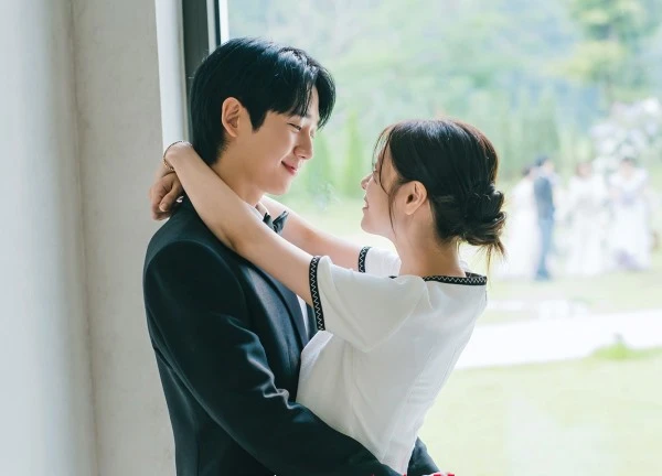 Love Next Door tập cuối kết thúc mở, netizen đòi Jung Hae In và Jung So Min kết hôn ngoài đời