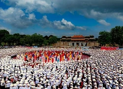 Hàng nghìn người tung nón lá rợp quảng trường Ngọ Môn, Kinh thành Huế ăn mừng Võ Quang Phú Đức vô địch