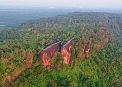 Khám phá ba khối đá hình cá voi ở Thái Lan