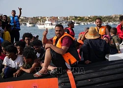 Vấn đề người di cư: Italy đưa nhóm người di cư đầu tiên đến Albania