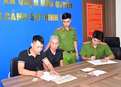 Sang nhà hàng xóm chơi, lén mở két cuỗm tiền vàng