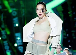 Hồ Ngọc Hà bắt chước &#8220;thủ đoạn&#8221; hát nhép Lisa, rắc rối vì outfit ngắn cũn cỡn