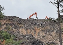 Rác chảy như 'thác lũ', vùi lấp vườn cà phê của người dân