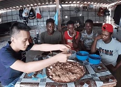 Hé lộ công việc của Quang Linh Vlogs khi còn ở "lò luyện team châu Phi" và cách anh chống chọi với cái nóng 45C của Angola