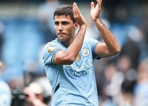 Man City chi mạnh tay giữ chân Rodri