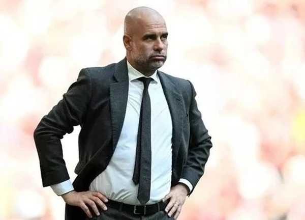 Pep Guardiola hé lộ lý do Man City thua MU