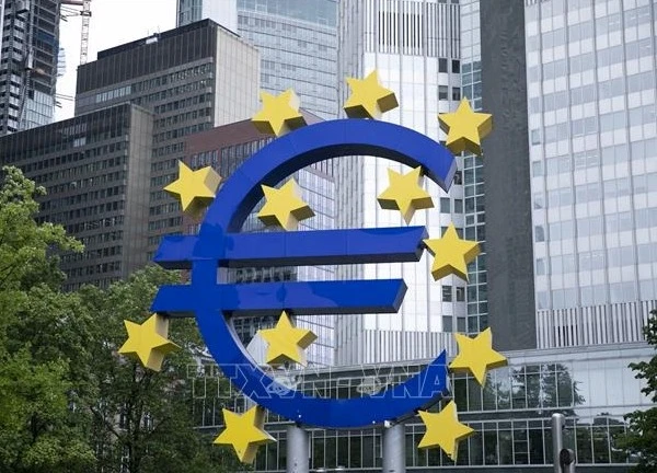 ECB dự kiến cắt giảm lãi suất để vực dậy kinh tế châu Âu