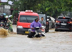 Mưa lớn gây ngập lụt nhiều khu vực ở Jakarta, Indonesia