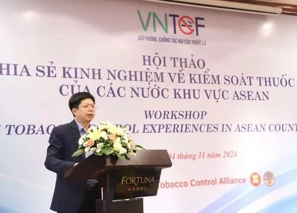 Hút thuốc lá 10-20 năm, phổi đen kịt do hắc ín