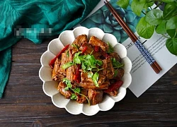 Vợ đảm làm cổ vịt kho trứng, chồng bỏ la cà quán xá, chỉ mê cơm nhà