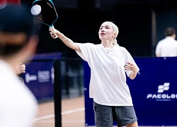 Phương Ly đi xem pickleball cùng bạn trai nhưng soi outfit toàn thấy hình bóng crush!