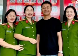 Quang Linh Vlog về quê làm căn cước, công an nữ vây kín, xuất hiện chuẩn idol