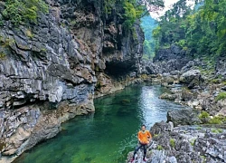 Một nơi ở Việt Nam đẹp siêu thực tựa như "thế giới khác", có hồ nước bí ẩn "treo" lơ lửng, vẫn hoang sơ chưa nhiều người biết đến