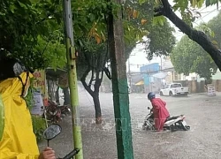 Mưa lớn gây ngập úng nhiều khu vực ở thành phố Thủ Dầu Một