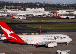 Tìm thấy các mảnh kim loại ở sân bay Sydney sau sự cố động cơ máy bay Qantas