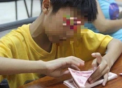 Con đem về 25 nghìn nói là tiền "công sức mồ hôi", bà mẹ Hà Nội biết nguồn gốc mà "sang chấn"