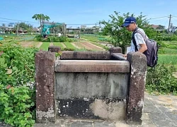 Khách Tây hái rau, xách nước tại làng du lịch Việt tốt nhất thế giới