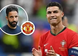 Phản ứng của Ronaldo khi MU có HLV mới