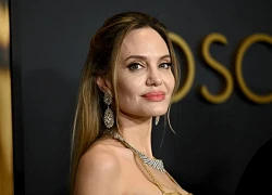 Angelina Jolie đóng chính trong phim mới về thế giới thời trang Paris