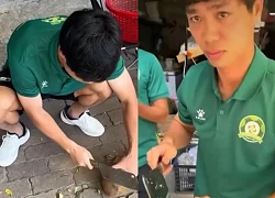 Công Phượng khoe kỹ năng bổ dừa thành thạo, bình thản giữa ồn ào không được dự AFF Cup