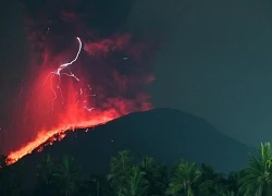 Indonesia cảnh báo nguy cơ lũ dung nham lạnh gần núi lửa Lewotobi