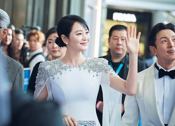 Kim Hye Soo bị đứt cơ đùi khi quay phim mới