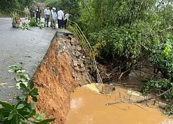 Quảng Ngãi: Nước sông Vệ cuồn cuộn, nhiều nơi bị sạt lở