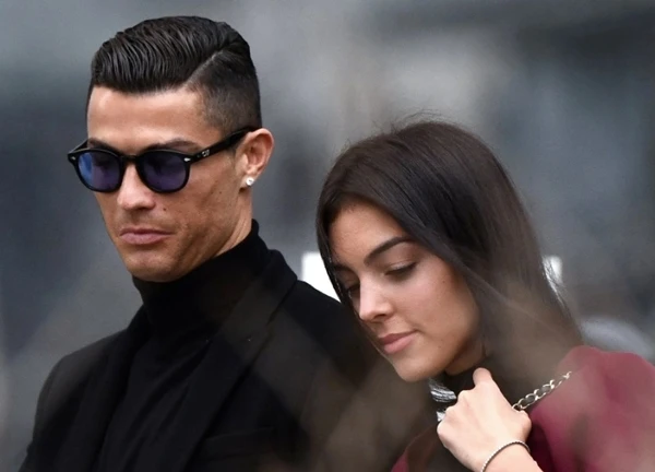 Lần đầu đến căn hộ trăm tỷ của Ronaldo, bạn gái rơi vào tình cảnh không ngờ