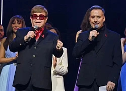 Elton John xác nhận bị mất thị lực