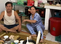 Hơn 1 triệu người bật cười trước biểu cảm "chán chẳng buồn nói" của 2 vợ chồng già khi thấy vị khách lạ xuất hiện trong bữa cơm tối