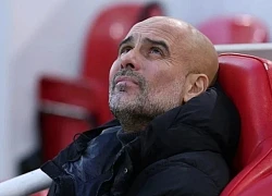 Neville chế nhạo Pep Guardiola