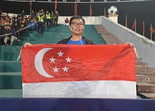 CĐV Singapore duy nhất đến Việt Trì: "Tuyển Việt Nam sẽ vô địch AFF Cup, các bạn quá mạnh"