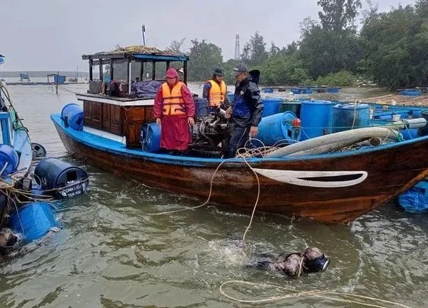 Chìm phà chở 14 người trên sông Trường Giang: Chủ tịch Quảng Nam chỉ đạo khẩn