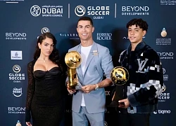 Ronaldo giành liên tiếp 2 "Quả bóng vàng", cậu con trai 14 tuổi gây bất ngờ vì một điều