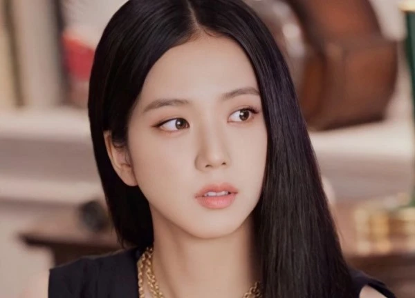 Jisoo (BLACKPINK) sẽ hẹn hò 900 người trong phim truyền hình mới?