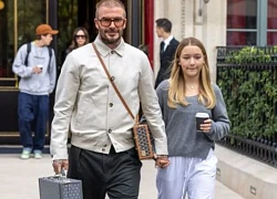 Tiểu thư Harper nhà Beckham đeo một trong những chiếc túi xách độc nhất thế giới, xinh đẹp dạo phố gây chú ý