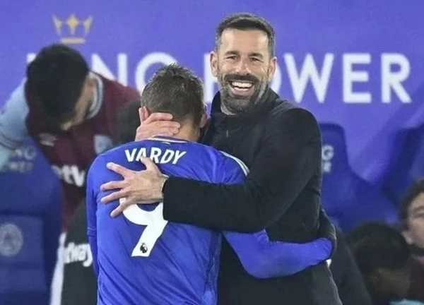 Van Nistelrooy tạo nên lịch sử Premier League cùng Leicester City