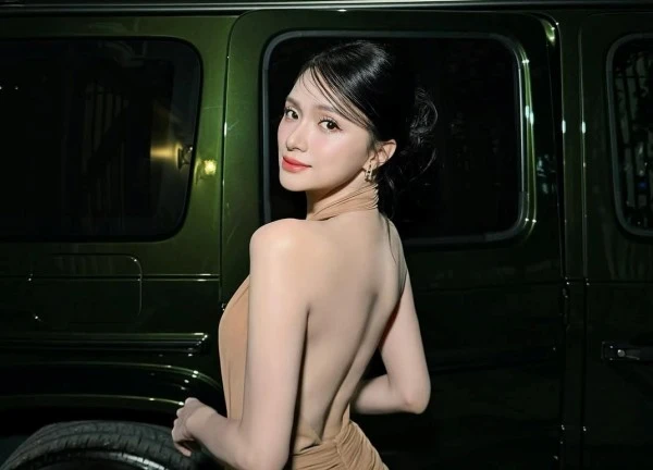 MC Mai Ngọc quyến rũ sau tin có tình mới, Hương Giang lưng trần sexy