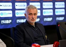 Pep Guardiola xin lỗi Mourinho