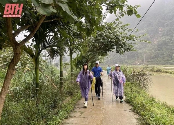 Trải nghiệm trekking tour khám phá bản Kho Mường