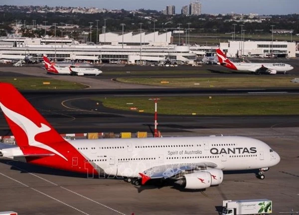 Australia: Máy bay của Qantas hạ cánh khẩn cấp do trục trặc phanh