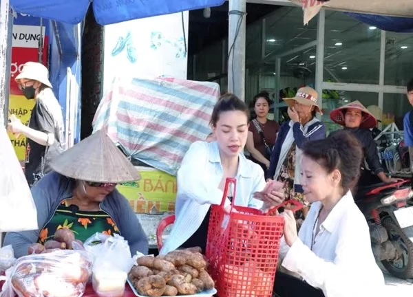 Hồ Ngọc Hà: "Mệt mỏi lắm mới kiếm được 300 ngàn"