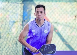 Văn Quyết cùng con trai chơi pickleball, ái nữ cựu chủ tịch CLB Sài Gòn khoe vợt nhưng than thiếu đồ mặc ra sân