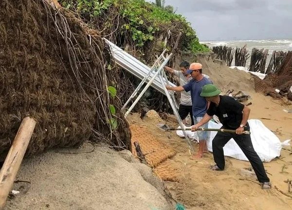 Quảng Nam: Đề nghị ban bố tình huống khẩn cấp về sạt lở nghiêm trọng tại bờ biển Cẩm An