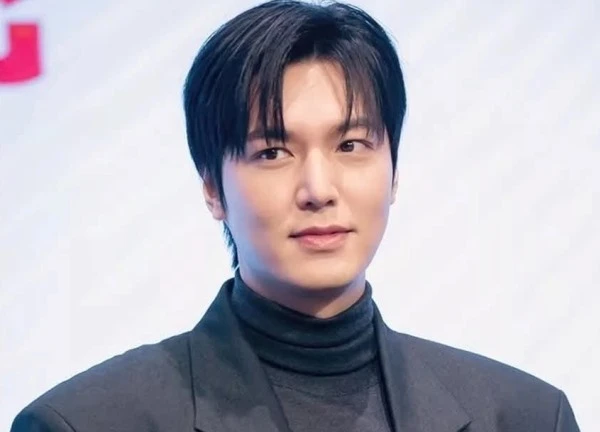 Nhan sắc gây choáng của Lee Min Ho