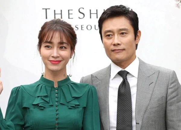 Trước Lee Min-jung, Lee Byung-hun từng "tay trong tay" với những ai?