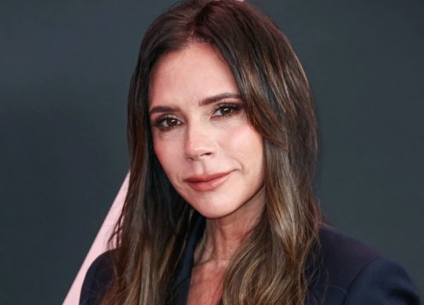 Victoria Beckham phản ứng về 1 bộ phận khi bị nói "dao kéo nát mặt"