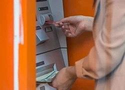 Đi rút tiền ở ATM, cậu học sinh chết lặng khi thấy hơn 260 tỷ đồng trong tài khoản